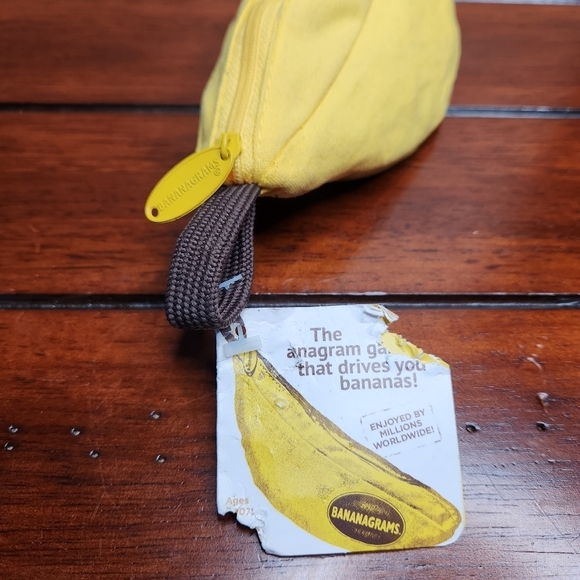 Bananagrams Crossword Word Game Family Fun Bananagram Award Winning Game Night - Picture 12 of 12